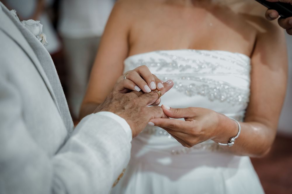 Novios en el altar durante su matrimonio religioso en la Parroquia La Inmaculada Concepción de Valledupar.