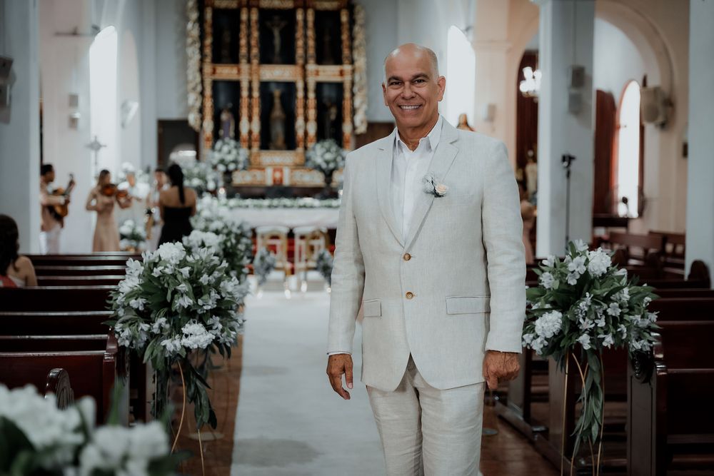 Recién casados posando elegantemente en los salones del Club Valledupar, fotografía de boda en el Cesar.