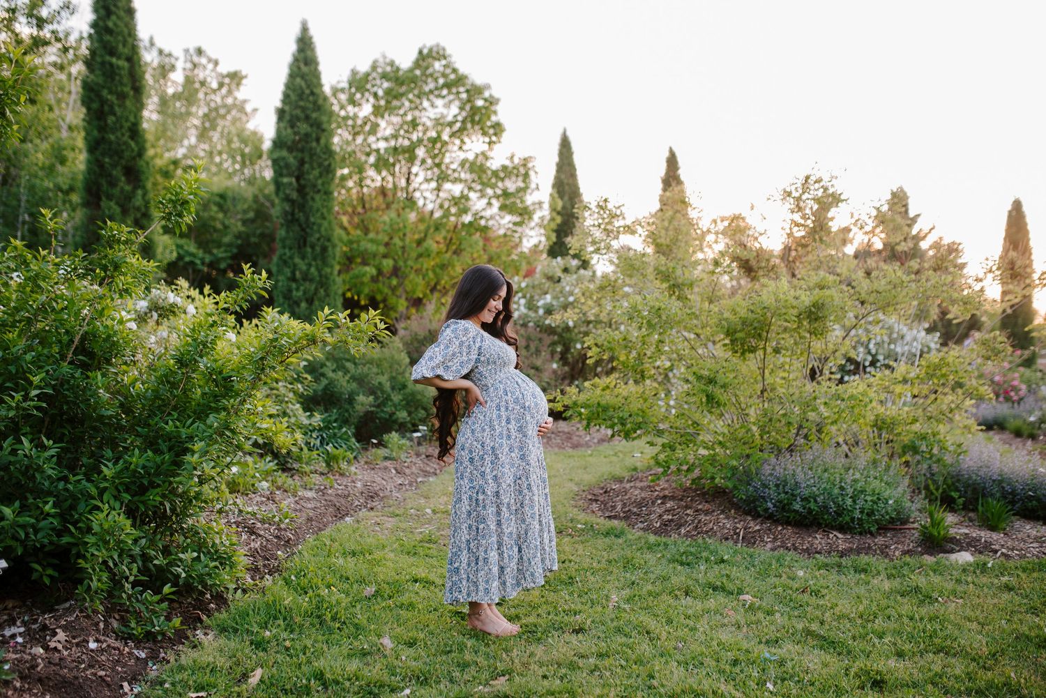 Maternity pregnancy photo session in Sedgwick County Park, family pictures in Wichita, KS, by Jessica Nadine Photography