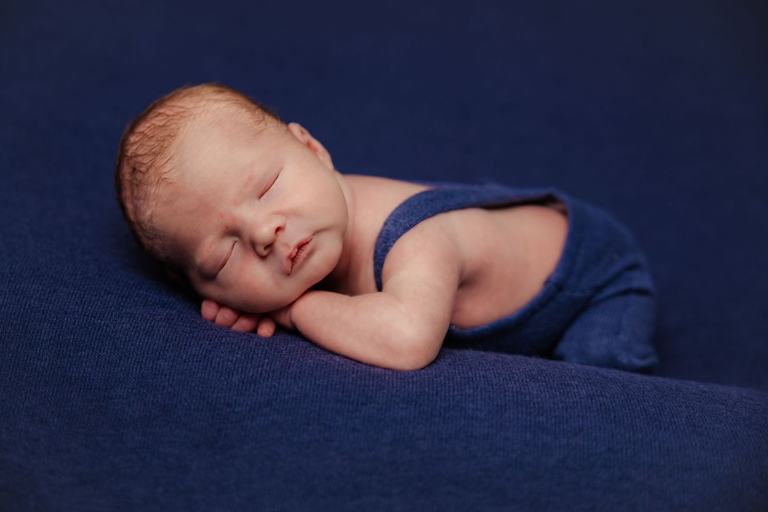 Sleeping newborn Newborn Photo - Newborn Photographer Wigan - Northwest newborn Photographer - Professional photography studio wigan