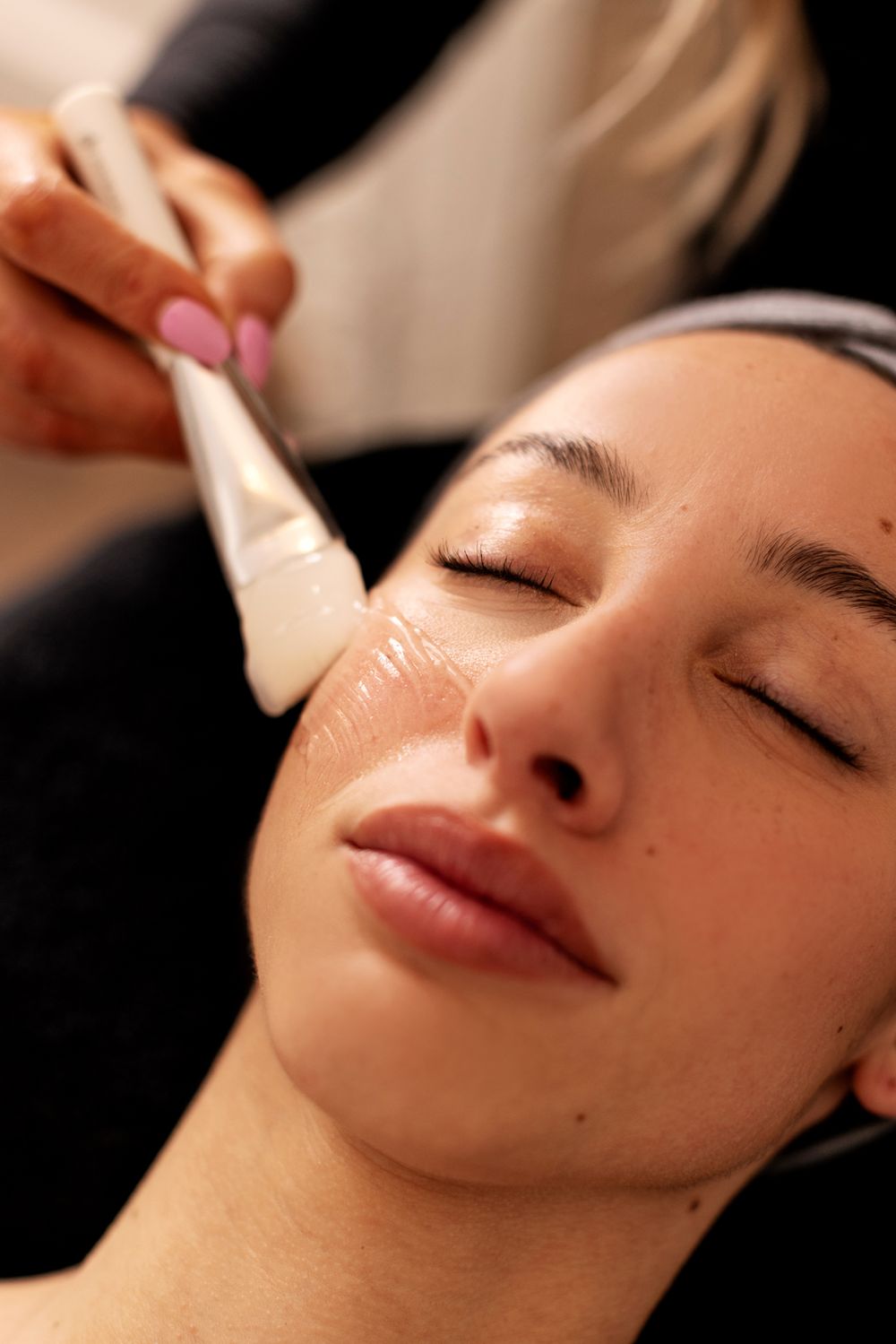 Book an OxyGeneo facial in Barrie at Glow Day Spa for radiant-looking skin, deep hydration, gentle exfoliation, and renewed freshness.