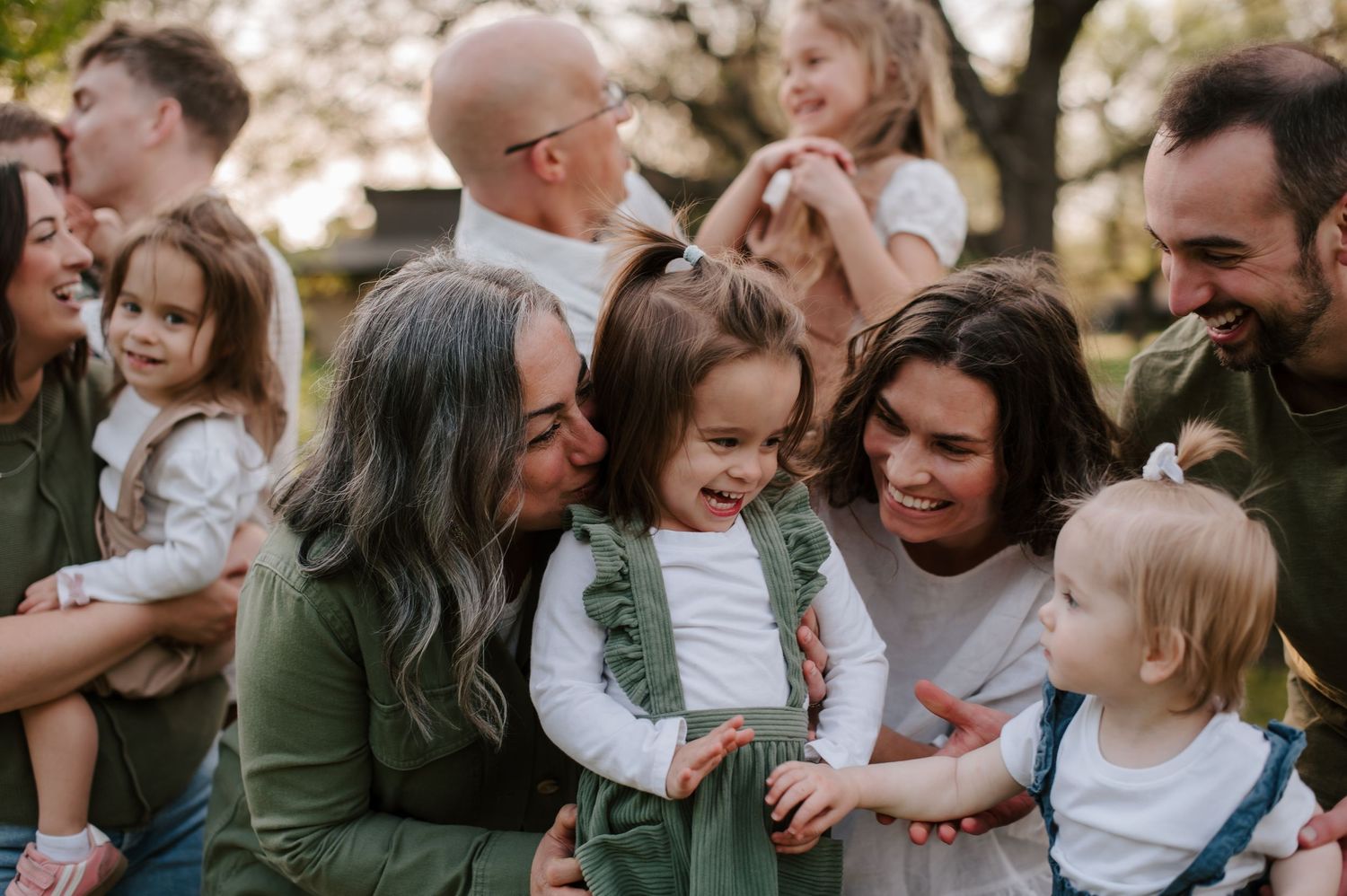 Extended family pictures in Wichita, KS by family photographer Jessica Nadine Photography - Eastborough Park