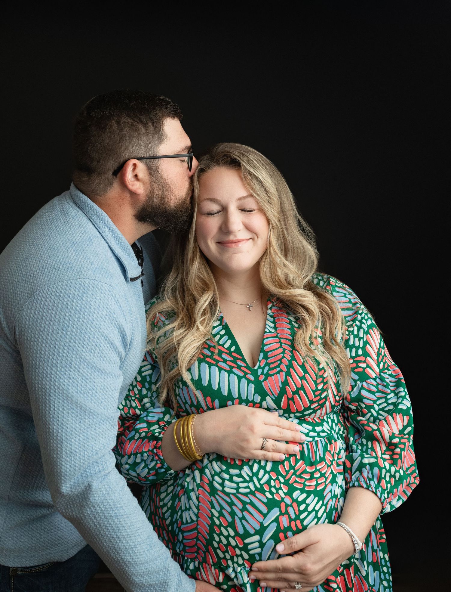 Dad kissing mom. Greenville sc newborn photographer, Easley sc newborn photographer, Greenville sc newborn photos