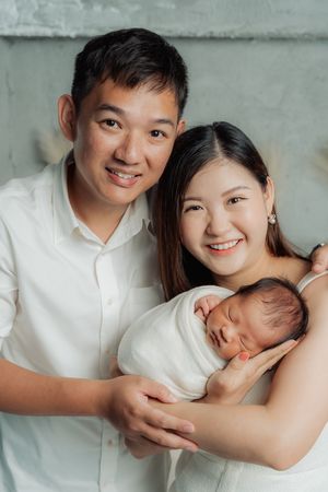 Tender family moments captured in a series of intimate portraits with a newborn baby.