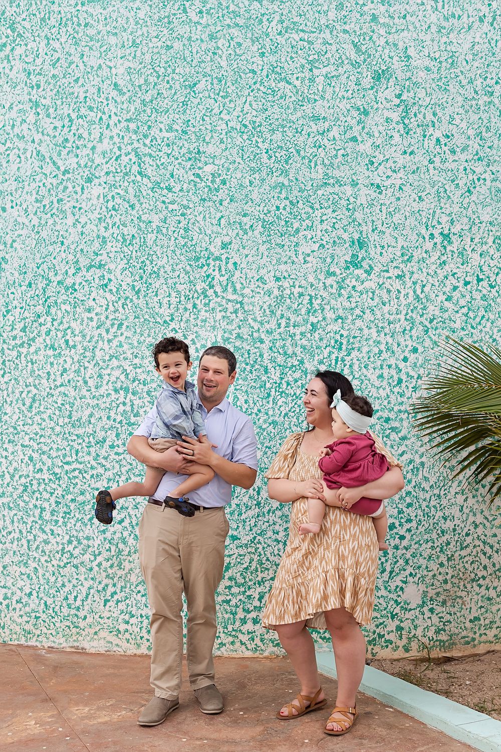 Family walking together during a photo session in Puerto Morelos, Quintana Roo.