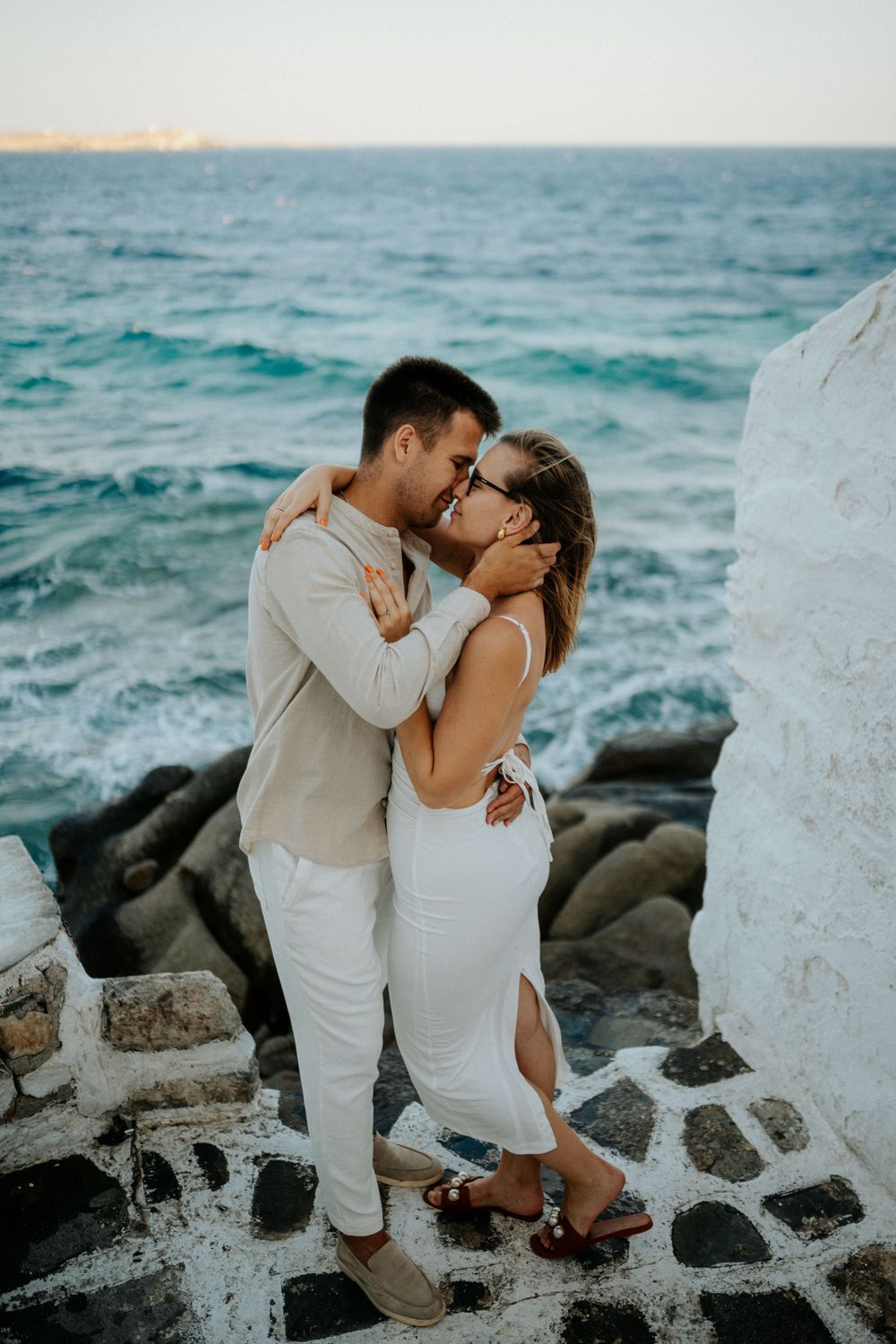 Romantické párové focení u moře na Mykonosu, foceno fotografem Lukášem Vavřincem