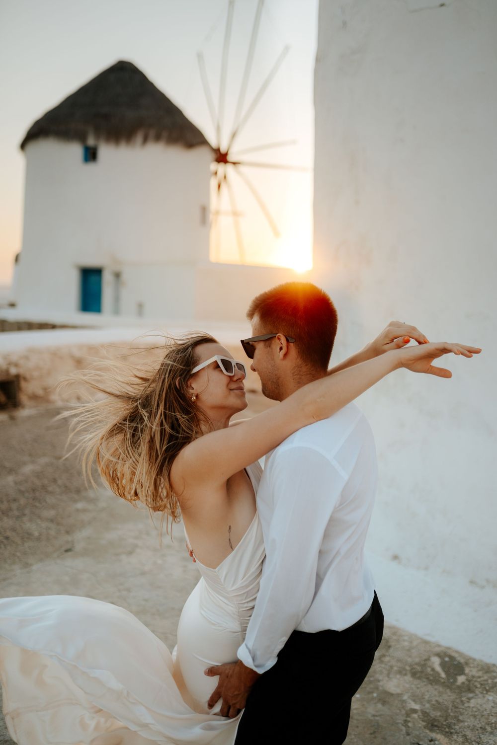 Romantické párové focení u moře na Mykonosu, foceno fotografem Lukášem Vavřincem