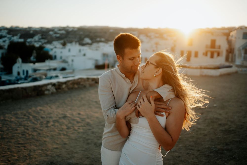Romantické párové focení u moře na Mykonosu, foceno fotografem Lukášem Vavřincem