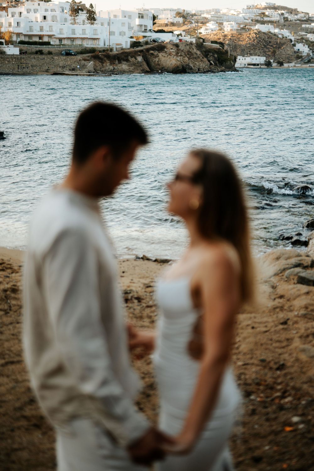 Romantické párové focení u moře na Mykonosu, foceno fotografem Lukášem Vavřincem