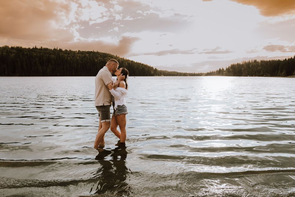 Alberta.Calgary.Edmonton Wedding Photographer JRoyale Photography Couple session water session