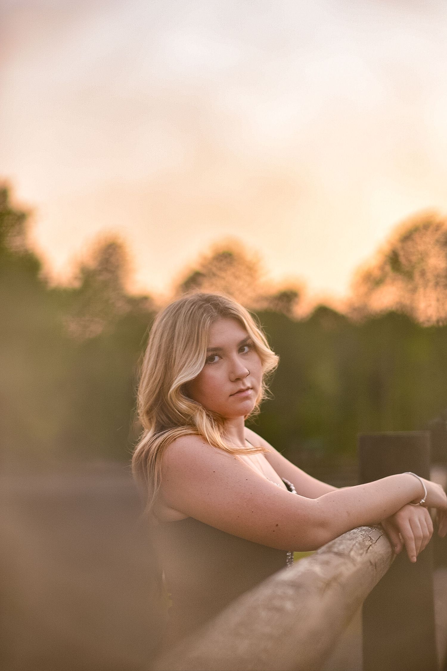 Senior session, outdoor, rustic vibes, boho