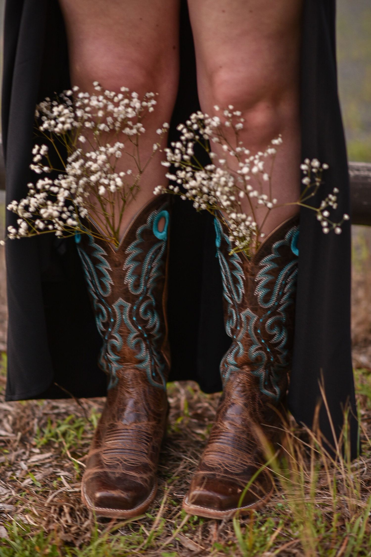 Senior session, outdoor, rustic vibes, boho, western