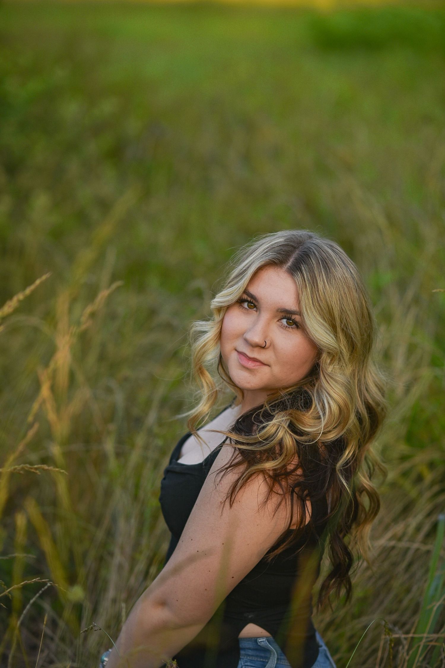 Senior session, outdoor, rustic vibes, boho, western