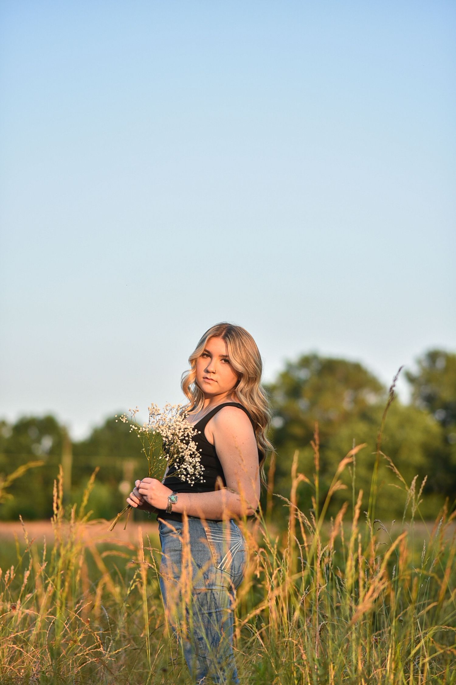 Senior session, outdoor, rustic vibes, boho, field, western