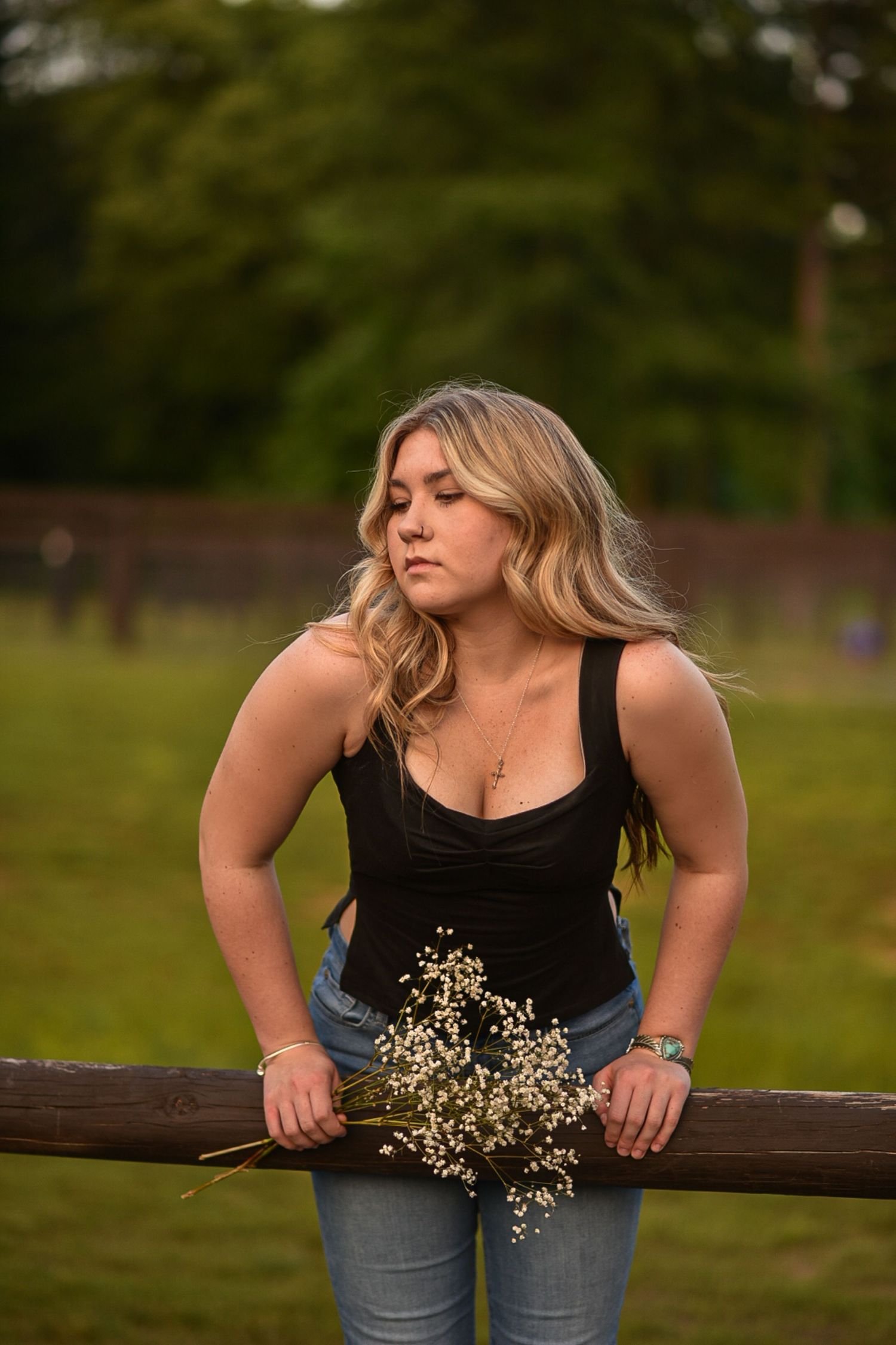 Senior session, outdoor, rustic vibes, boho