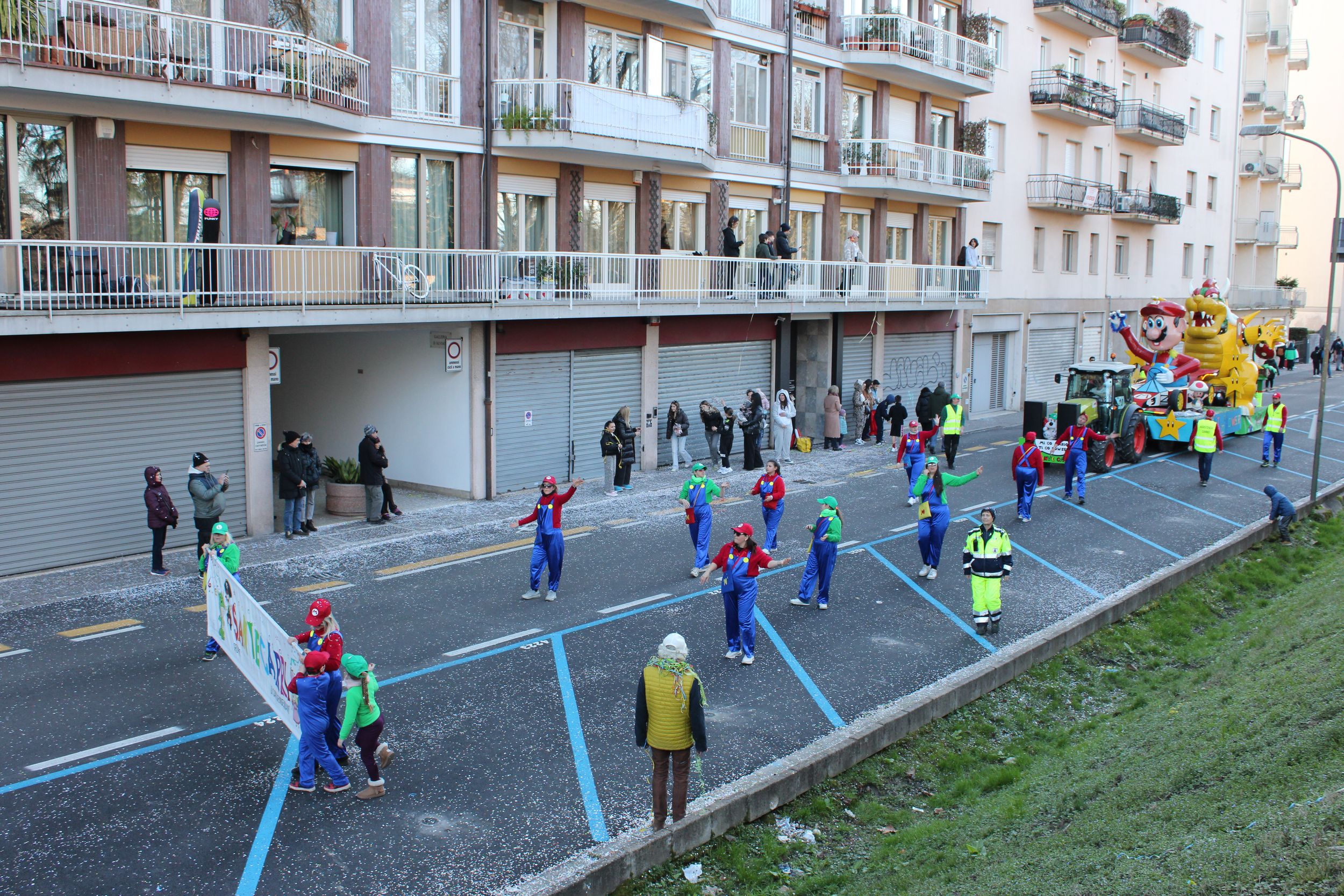 Treviso Carnival Parade 2026. The Sanvecarri Association with the show “Me with Mario, you with Bowser!”.