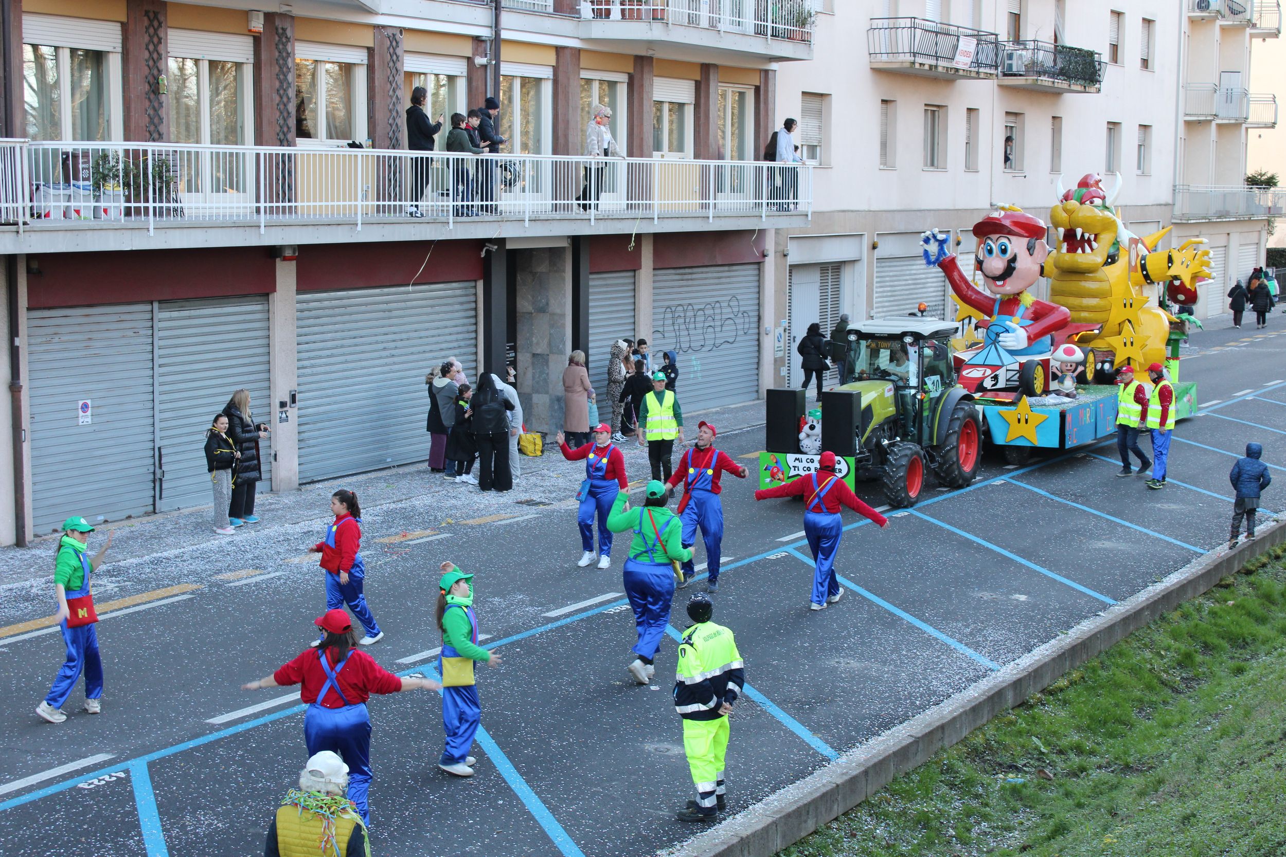 Treviso Carnival Parade 2026. The Sanvecarri Association with the show “Me with Mario, you with Bowser!”.