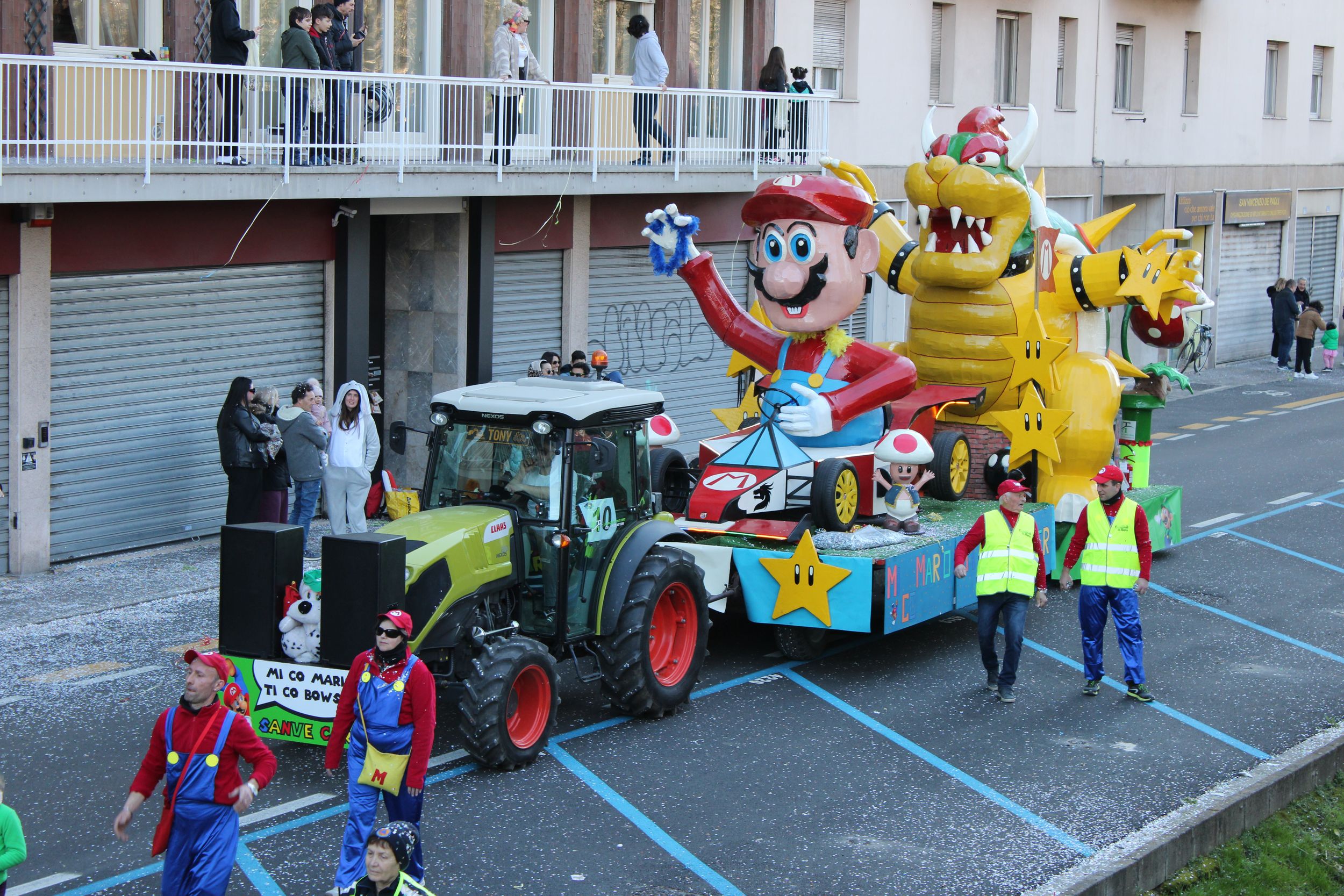 Treviso Carnival Parade 2026. The Sanvecarri Association with the show “Me with Mario, you with Bowser!”.