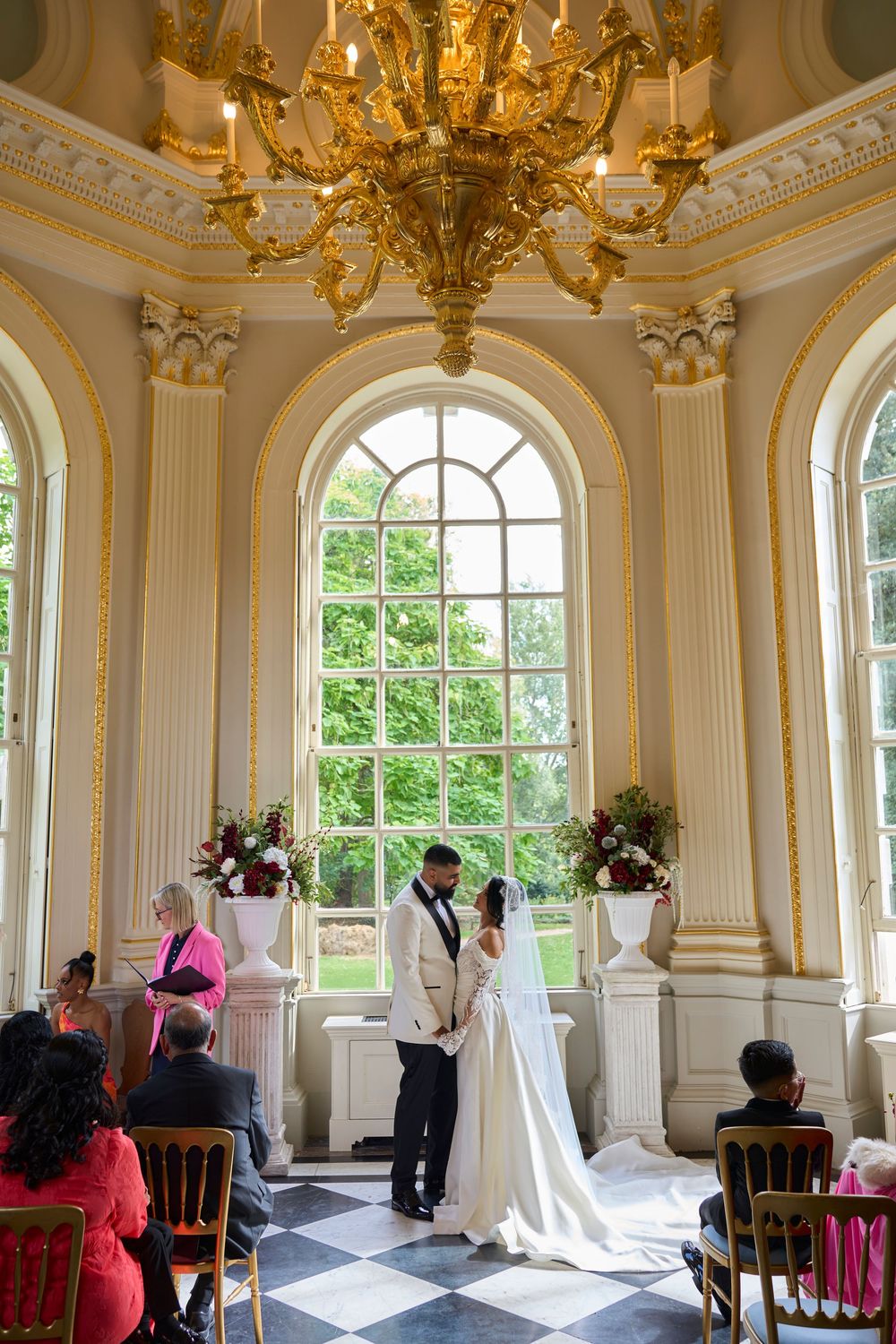 Breathtaking wedding ceremony in the bright, baroque Octagon Room