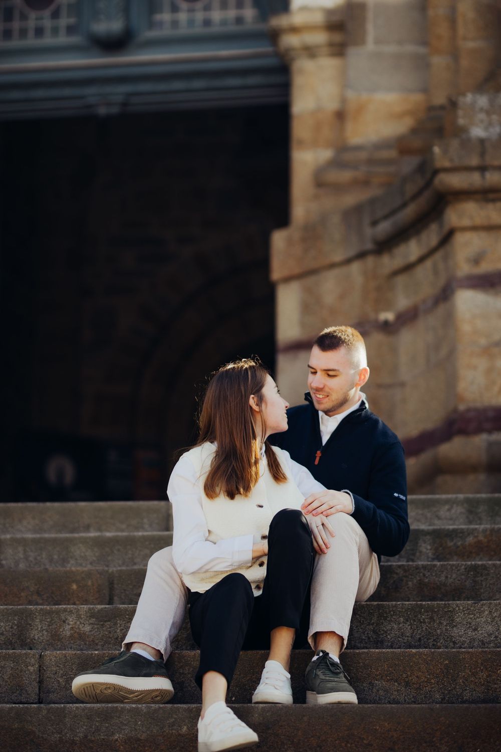 Photographe Rennes, séance engagement avant votre mariage, une séance couple au Parc du Thabor Louise de Vallavieille
