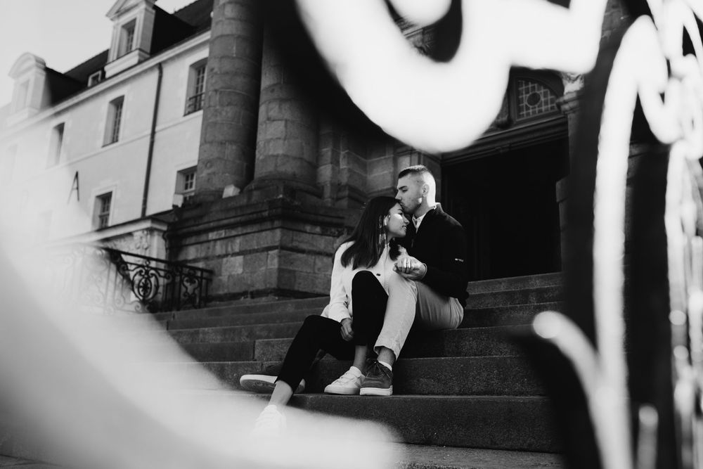 Photographe Rennes, séance engagement avant votre mariage, une séance couple au Parc du Thabor Louise de Vallavieille