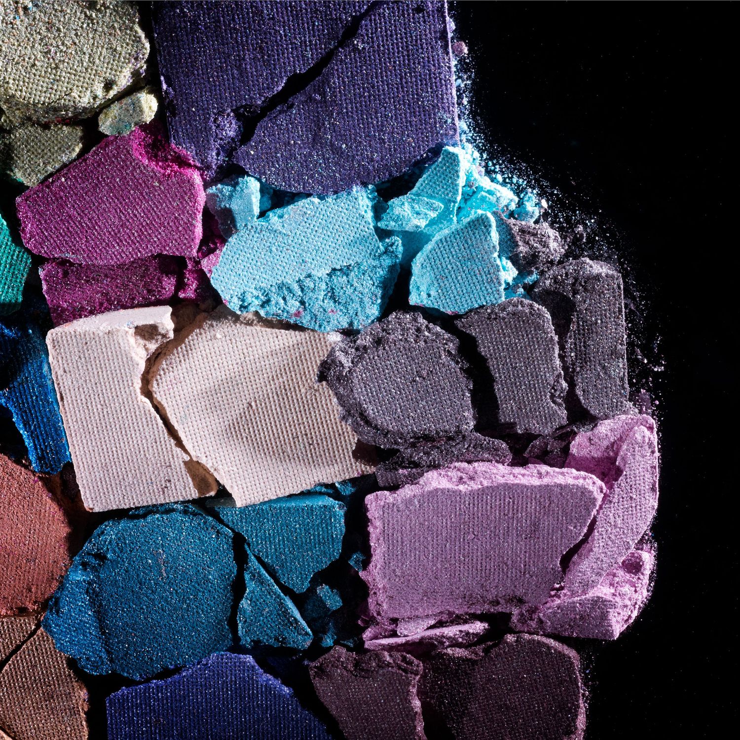 Photographie de produits de beauté, en studio, matière et texture d'ombres à paupières