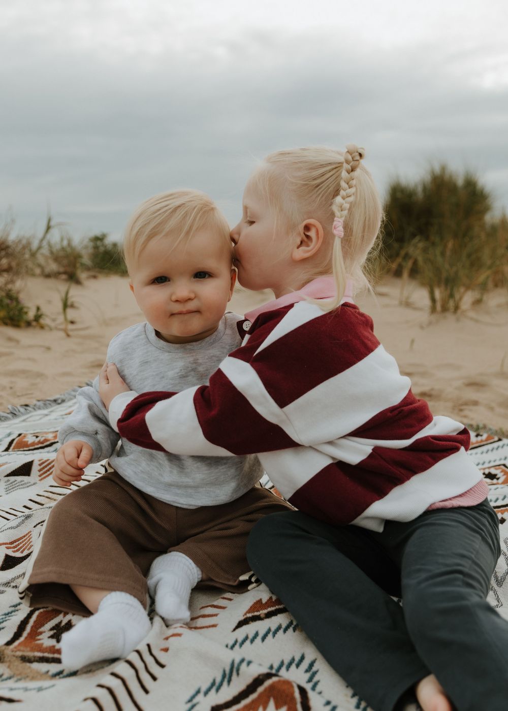 Maternity beach session, couple, motherhood photographer, rockingham maternity photographer, Perth maternity photographer, Rockingham beach
