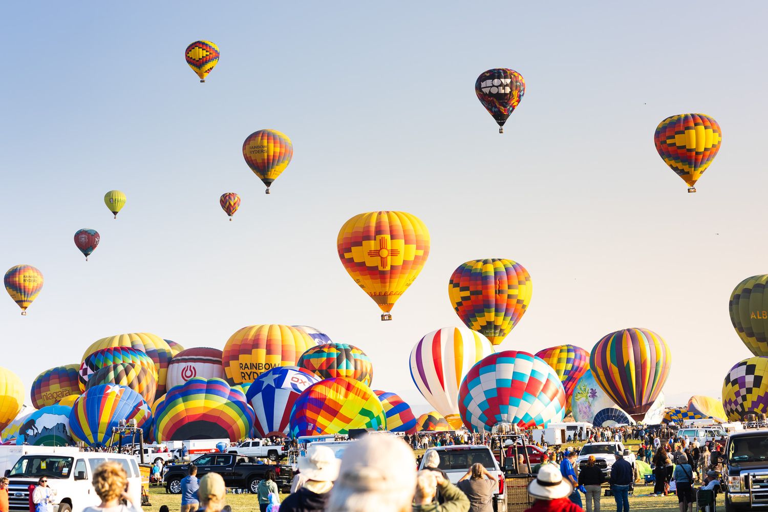 Mass Ascension in New Mexico, Hot air balloons