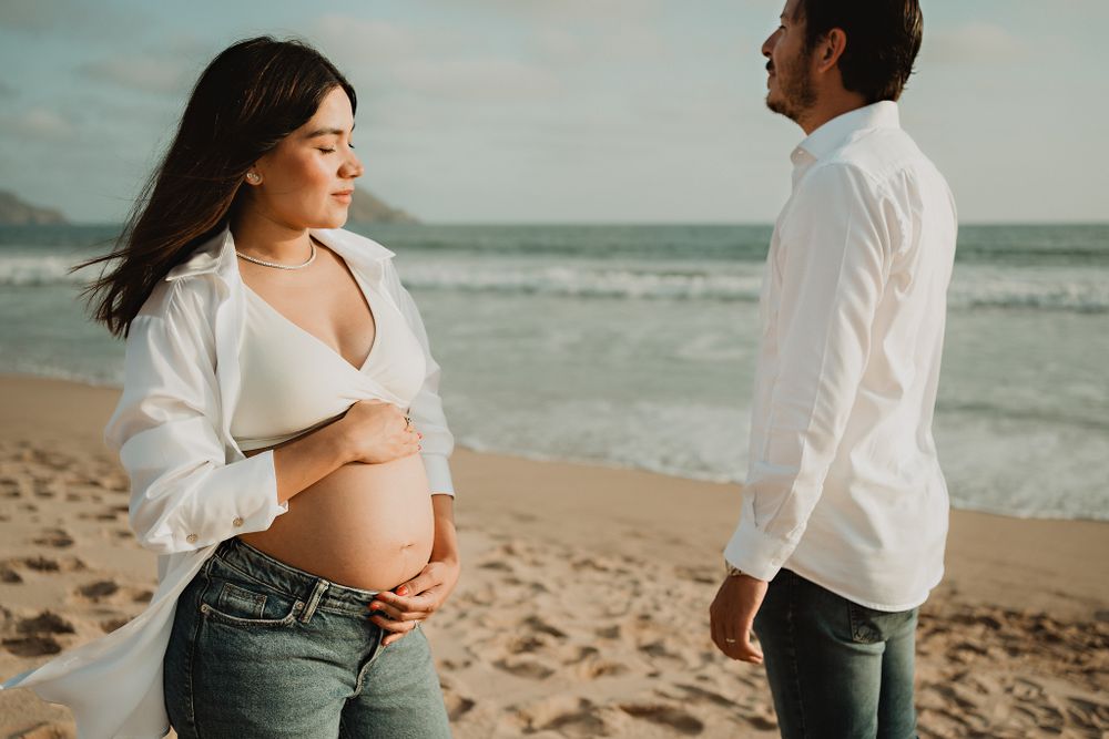 Artistic portrait of the husband, highlighting his role in this Mazatlán pregnancy shoot