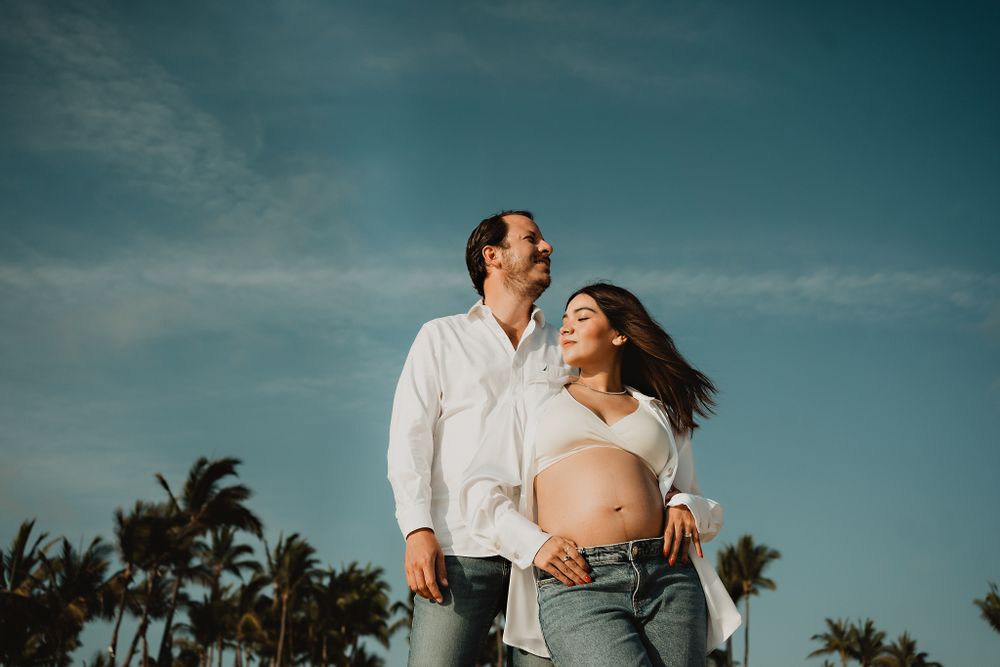 Facing opposite directions, with palm trees and sky in the background, a tropical moment in Mazatlán