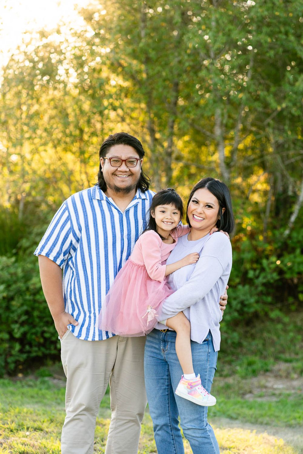 Poses family portrait in Redmond.