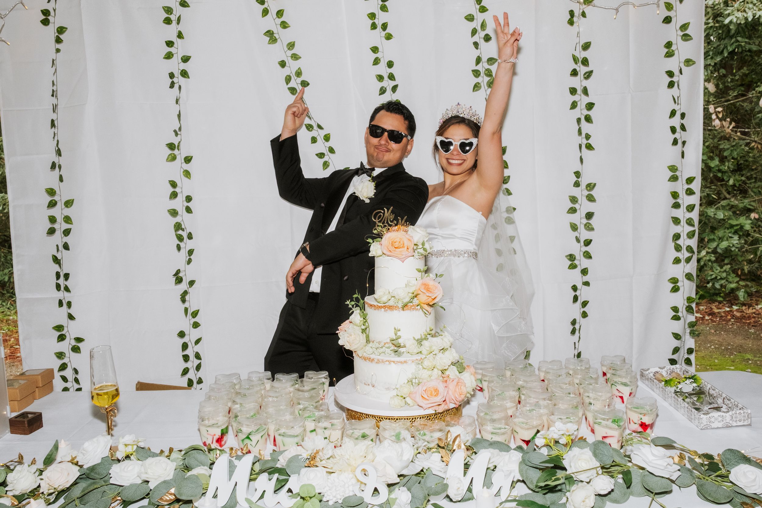 couple at cake cutting.