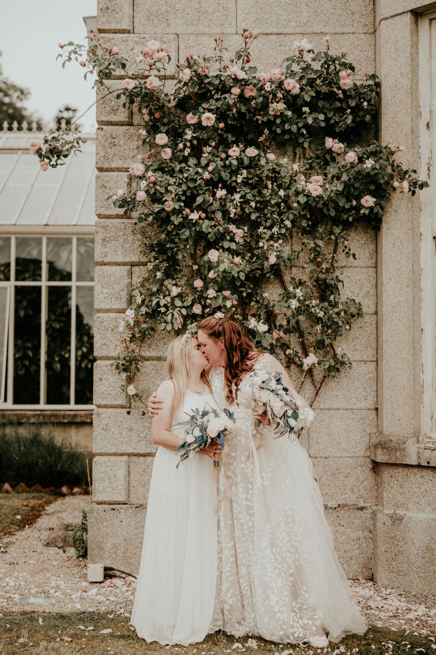 Cornwall and Devon wedding & Elopement photography by Olivia Rossi Photography - Creative wedding photography -