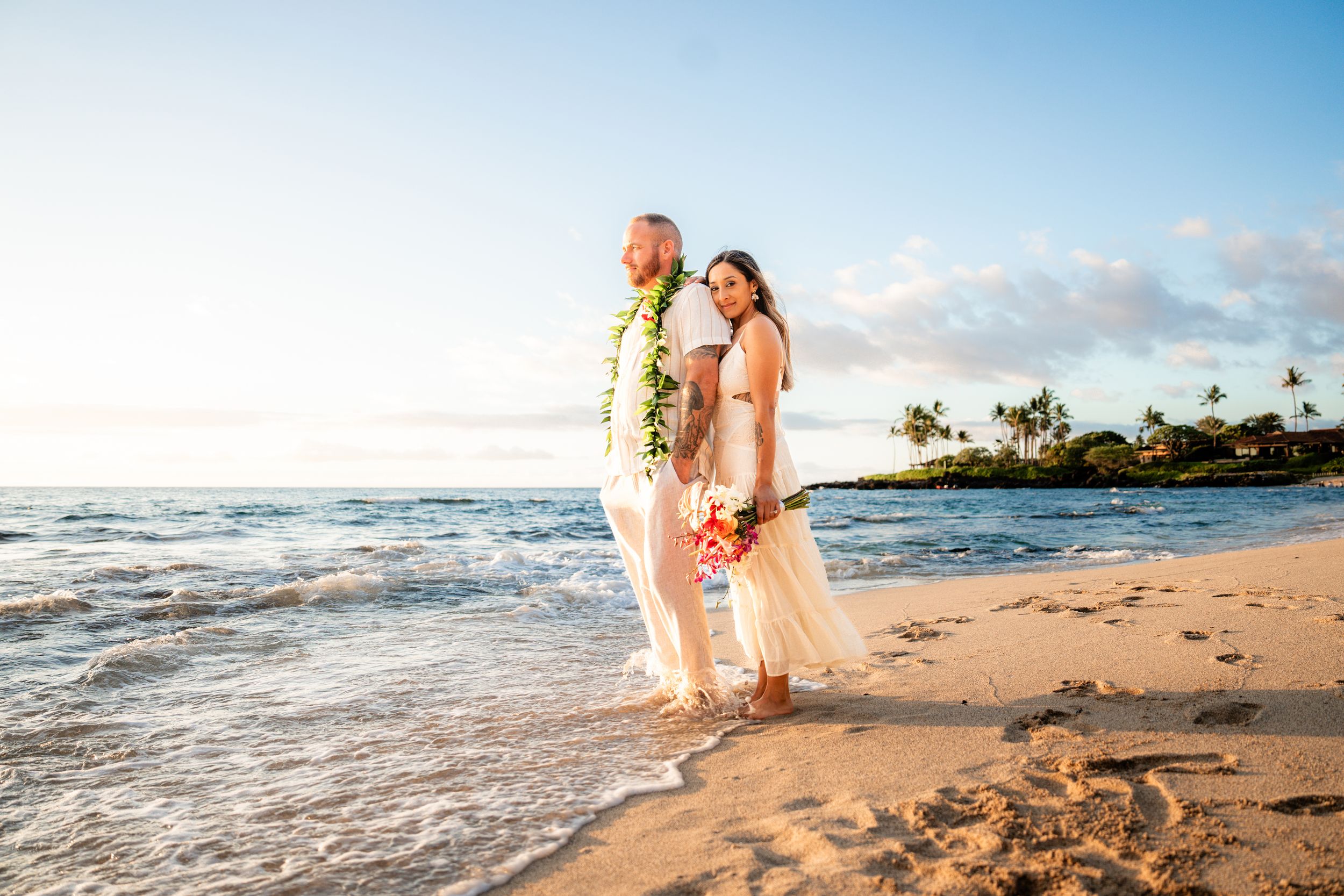 Big Island wedding & elopement photographer capturing romantic, natural moments across Hawaii. Sunset beach & adventure sessions.