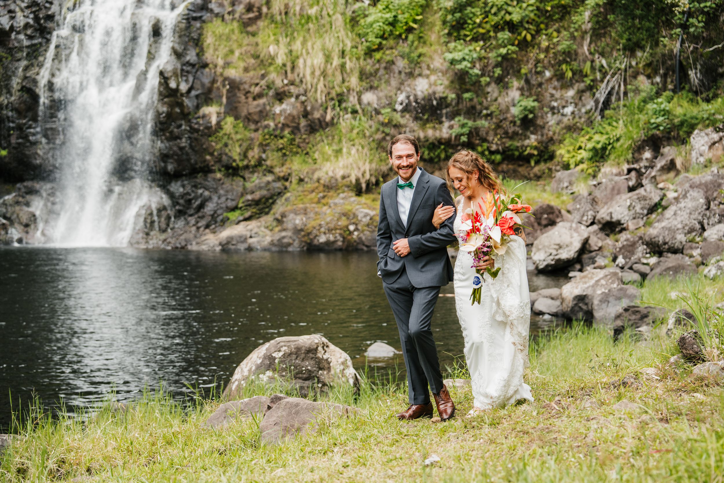 Big Island wedding & elopement photographer capturing romantic, natural moments across Hawaii. Sunset beach & adventure sessions.