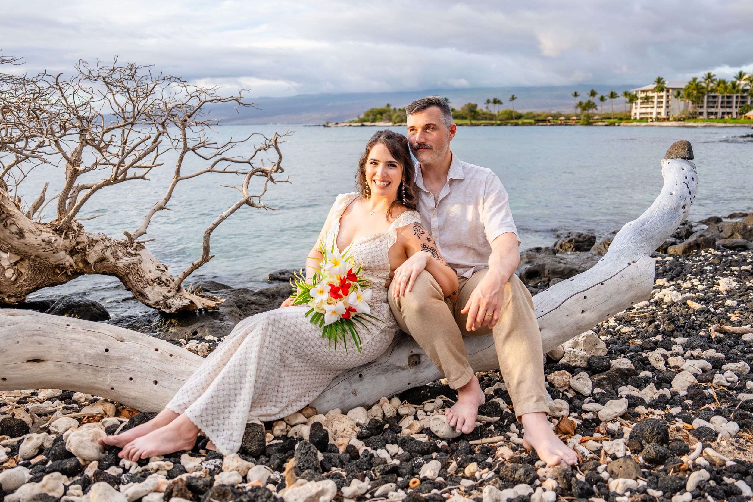 Kailua Kona Big Island wedding & elopement photographer capturing romantic, natural moments across Hawaii. Sunset beach & adventure sessions