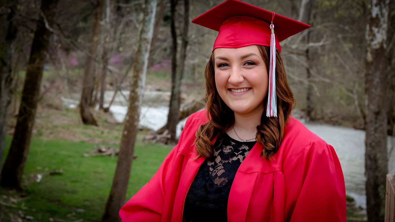 Professional outdoor Graduation photo of Jenny Hill by Linx Photography in Barrie, Ontario