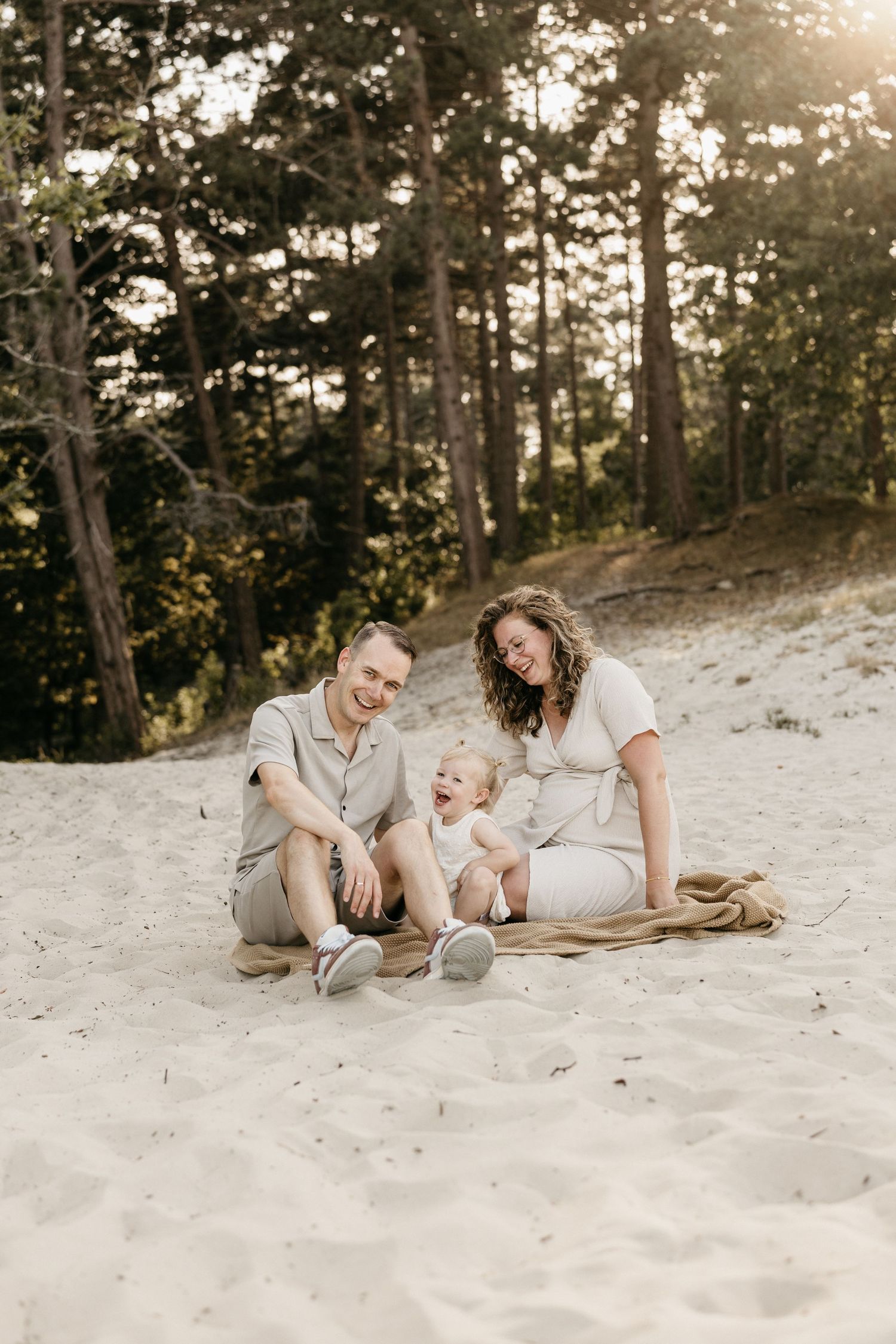 Gezinsreportage in Zierikzee, Schouwen-Duiveland. Fotografie door Marleen Dalebout-Nuijten. Gezin, Newborn, echte momenten samen vastgelegd.