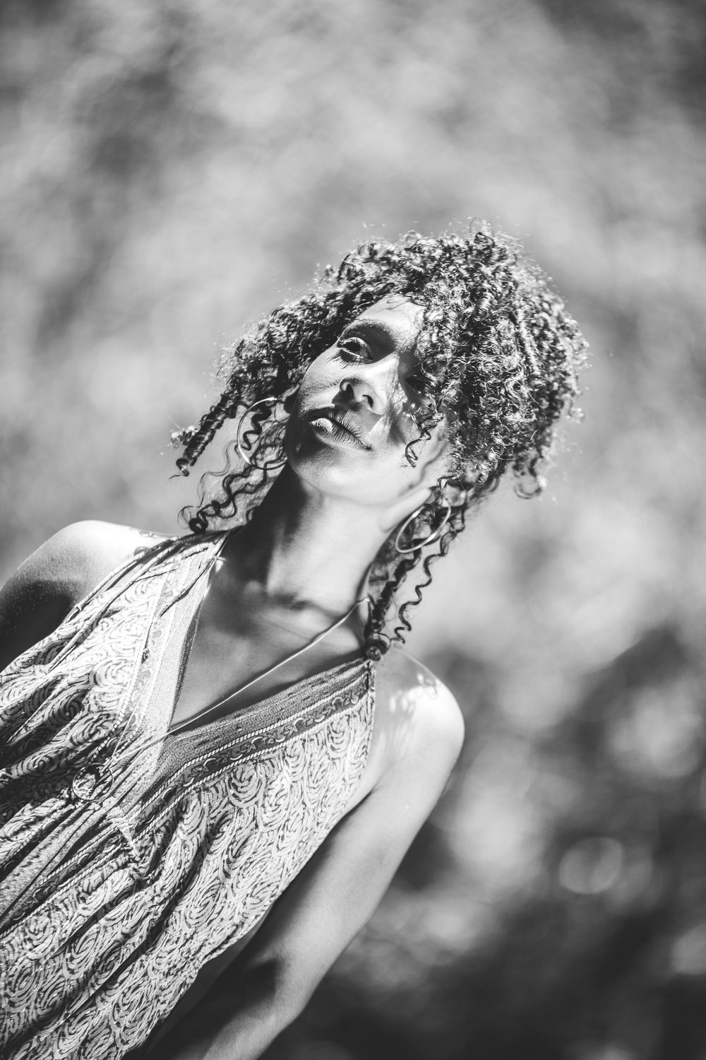 girl posing in black and white. Mauritius photographer. Wedding photographer. Wedding in Mauritius. Family portrait. Holiday in Mauritius
