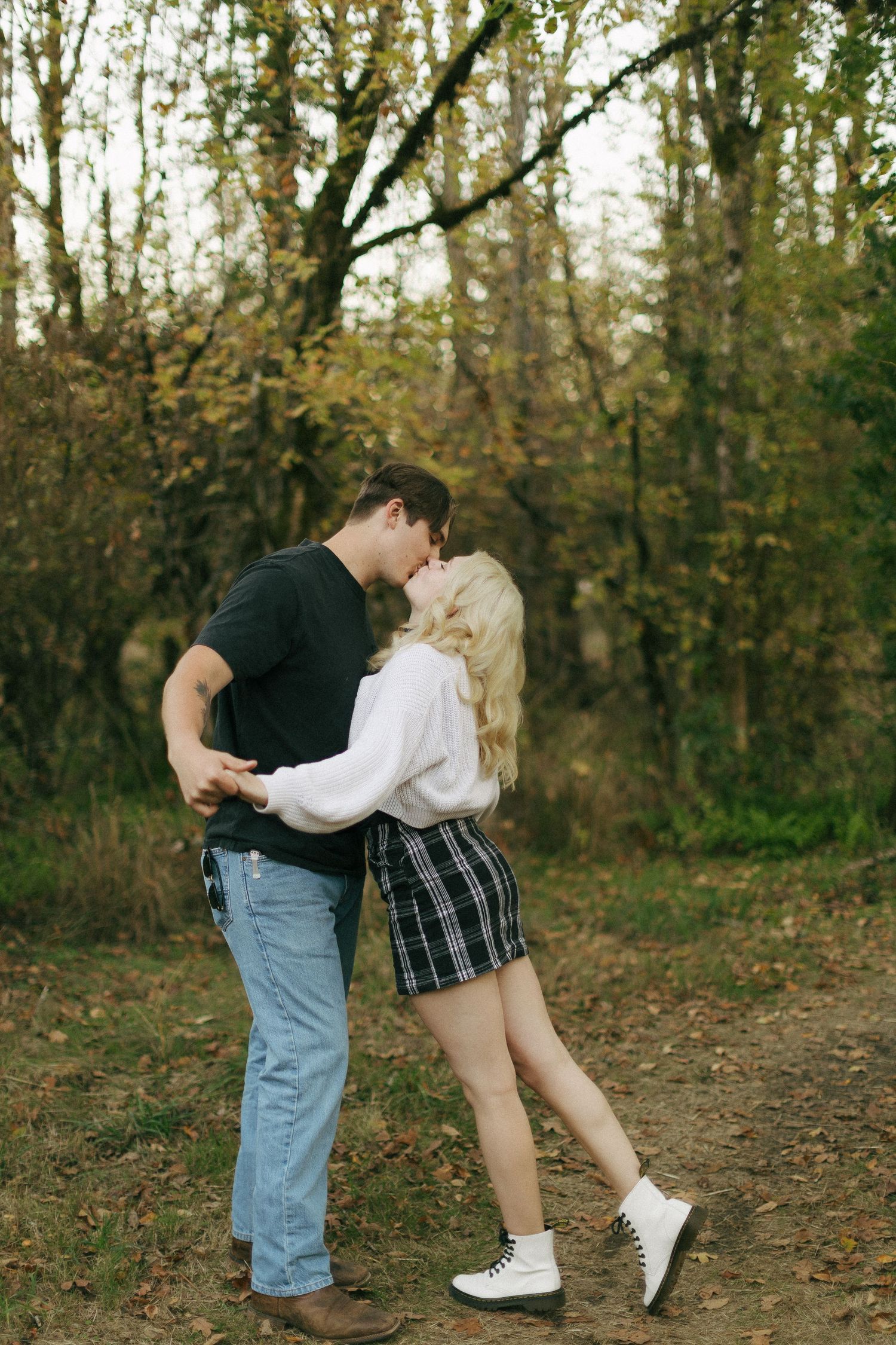 Mt. Hood Engagement Photographer. Trillium Lake Engagement. Documentary style photography. True to color photo editing. Couples storytelling