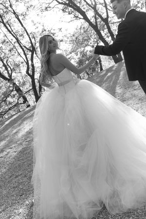 Black and white wedding photos capture romantic moments in a natural outdoor setting.