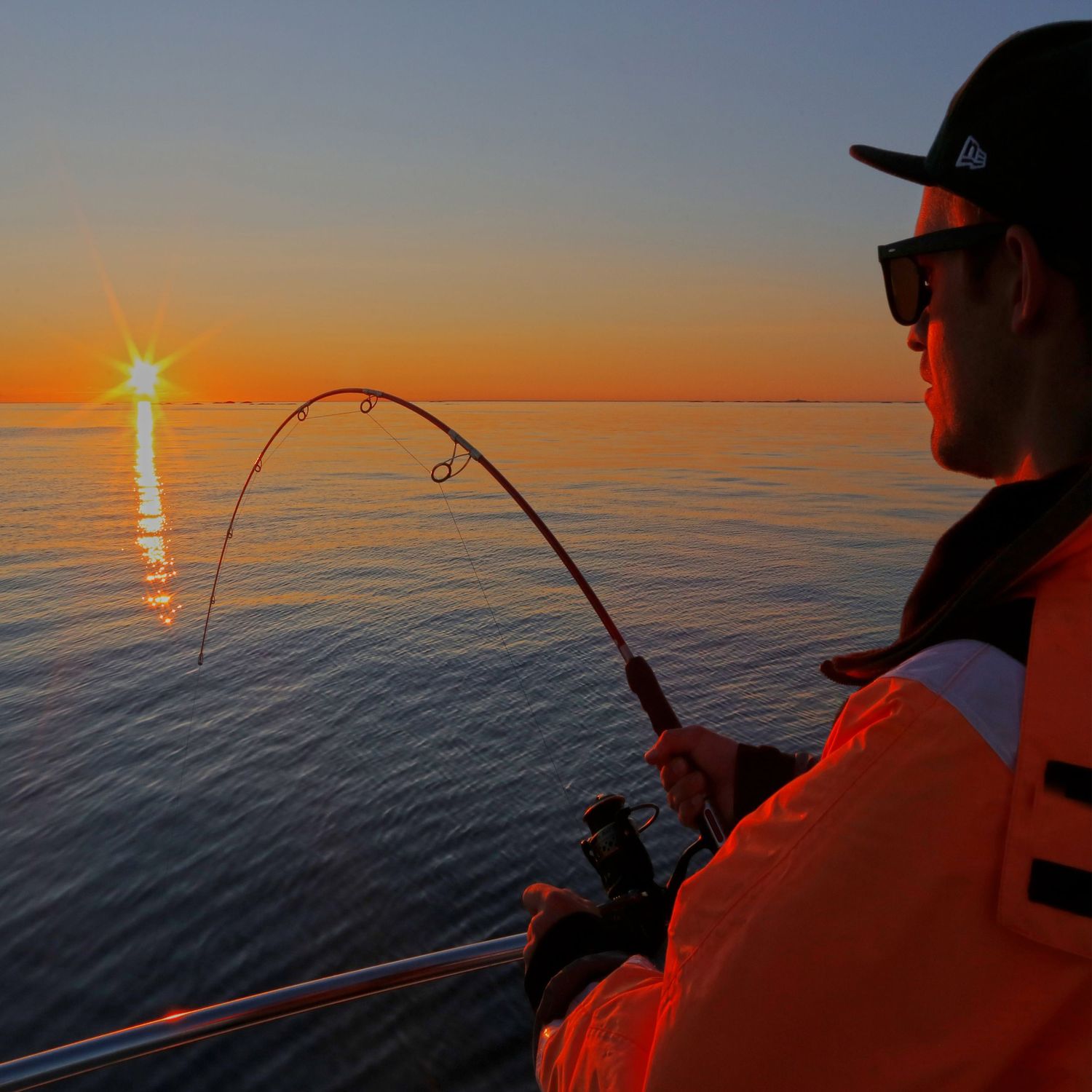 pecheur au coucher du soleil avec explore the arctic