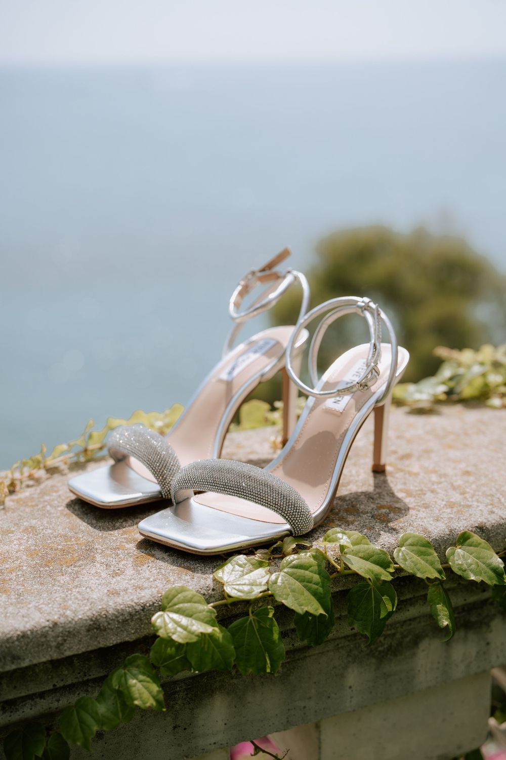 scarpe da sposa nel matrimonio a villa casa rossa ad imperia.