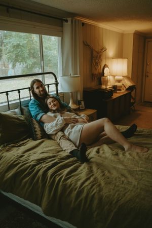 vintage style maternity session in Fort Worth Texas retro style photography