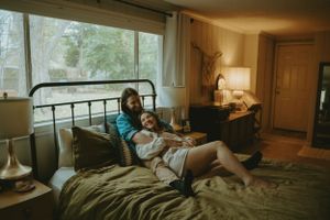 vintage style maternity session in Fort Worth Texas retro style photography