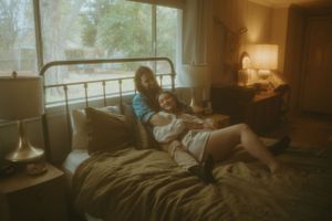 vintage style maternity session in Fort Worth Texas retro style photography