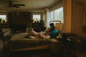 vintage style maternity session in Fort Worth Texas retro style photography