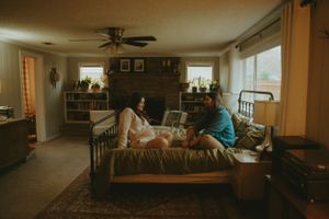 vintage style maternity session in Fort Worth Texas retro style photography