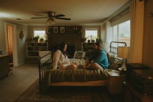 vintage style maternity session in Fort Worth Texas retro style photography