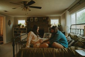 vintage style maternity session in Fort Worth Texas retro style photography